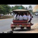 Noch ein Schulbus, diesmal mit älteren Schülern